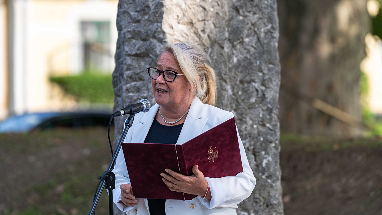 A Visegrádi Nagyparkoló Környezete - Városi Nagypark Átadása