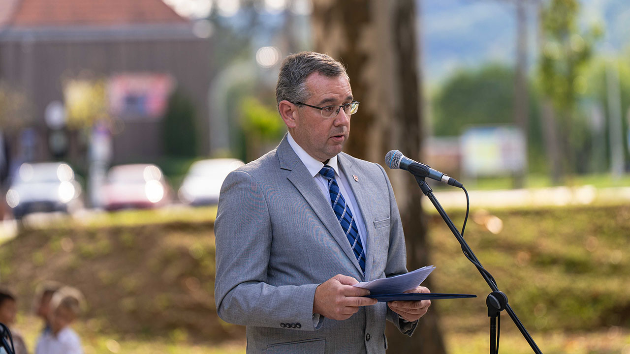 A Visegrádi Nagyparkoló Környezete - Városi Nagypark Átadása